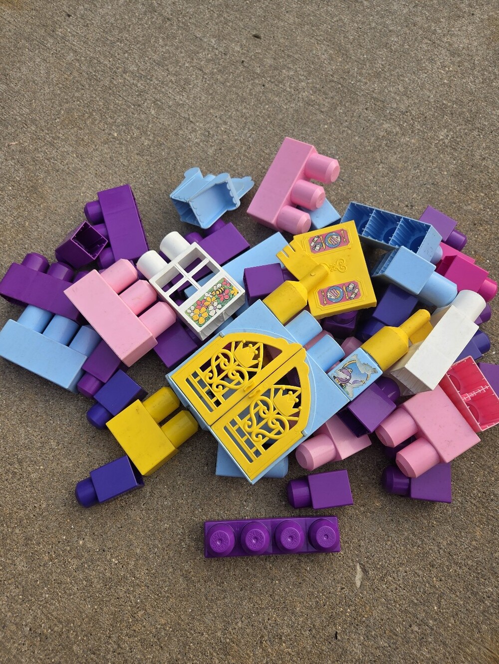 MEGA BLOKS Building Blocks Bundle - Picture 4 of 4